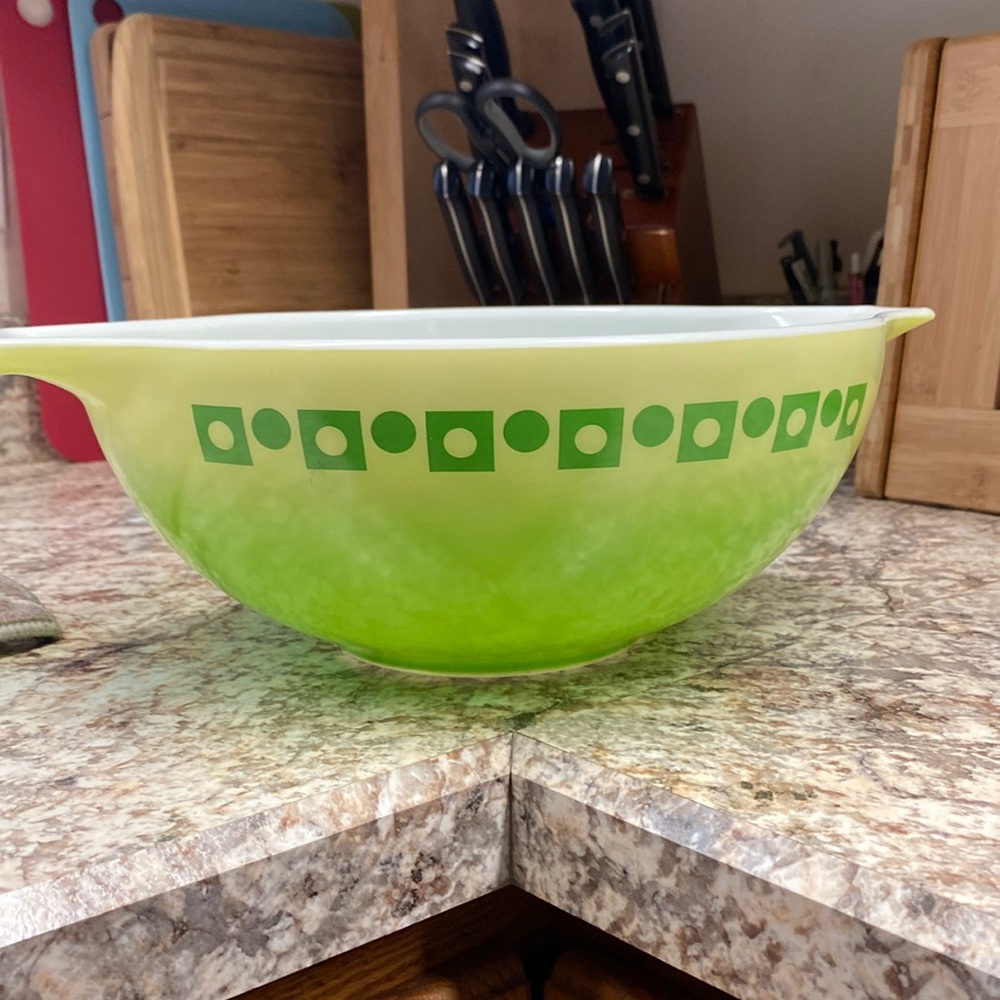 Vintage Pyrex green bowl